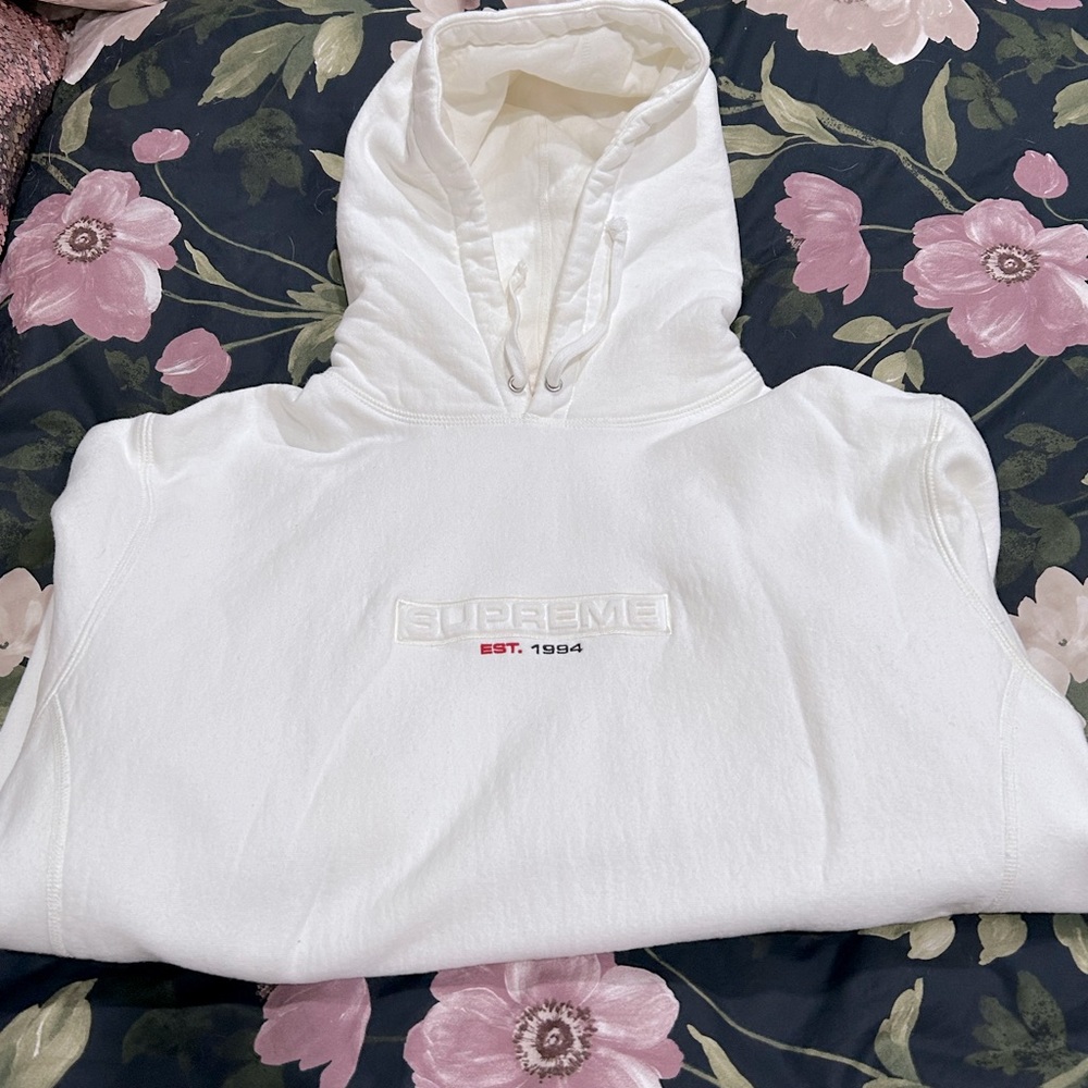 Supreme XL Hoodie off white